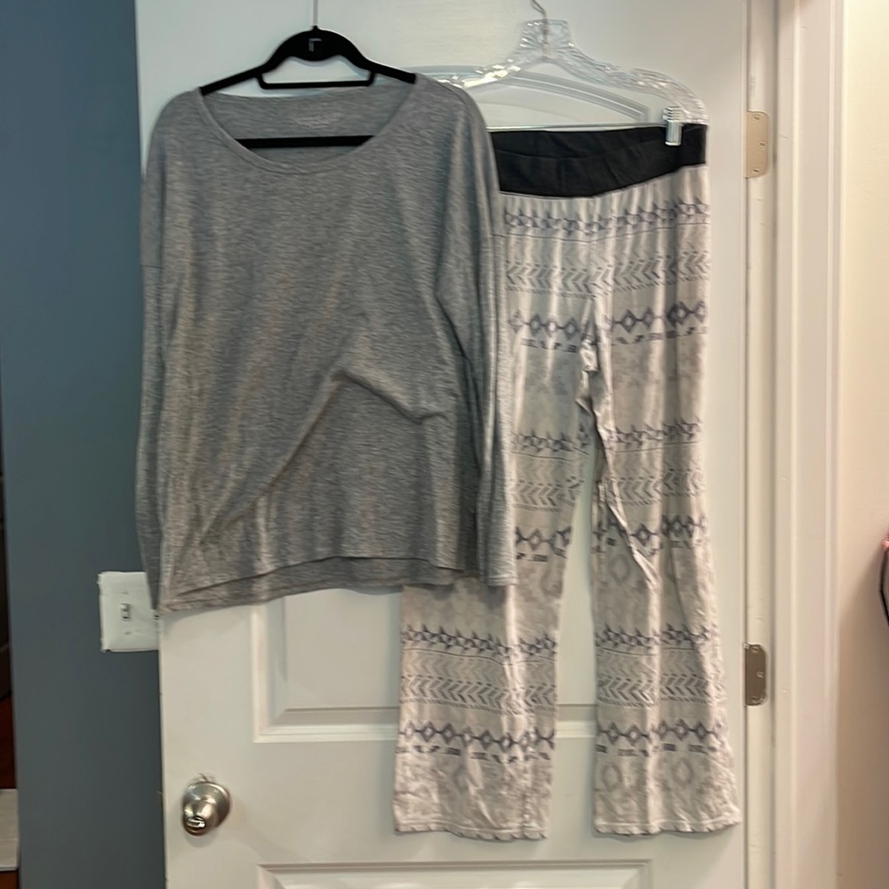 Victoria’s Secret size large gray and white pajama lounge set